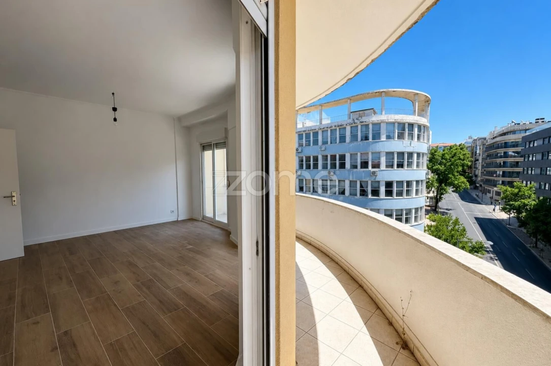 Apartamento T3 para Arrendamento em Santo António Foto 1
