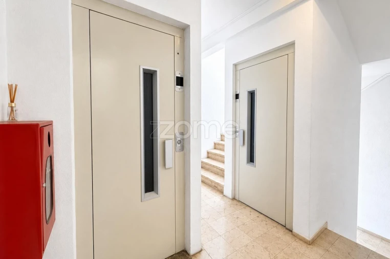 Apartamento T3 para Arrendamento em Santo António Foto 17