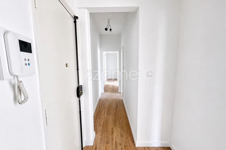 Apartamento T3 para Arrendamento em Santo António Foto 11