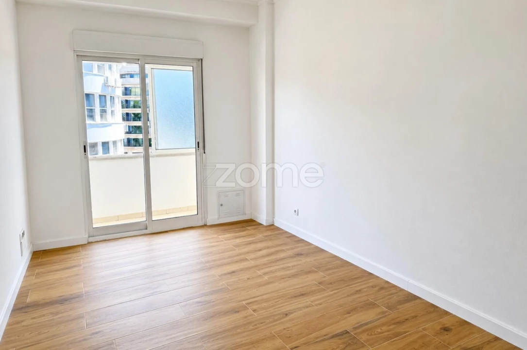 Apartamento T3 para Arrendamento em Santo António Foto 12