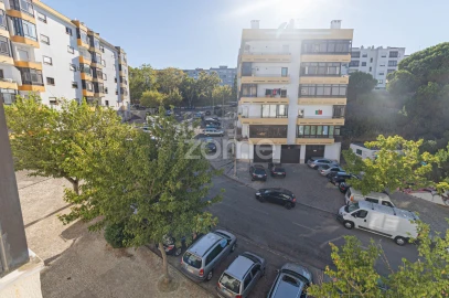 Apartamento T2 para Venda em Laranjeiro e Feijó
