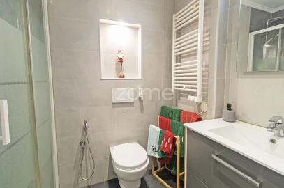 Apartamento T2 para Venda em Laranjeiro e Feijó