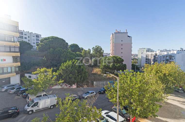 Apartamento T2 para Venda em Laranjeiro e Feijó Foto 23