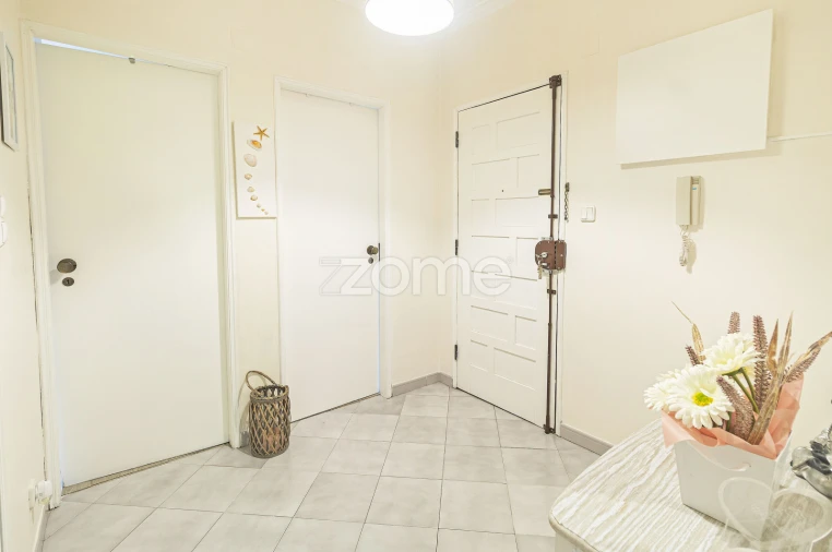 Apartamento T2 para Venda em Laranjeiro e Feijó Foto 2