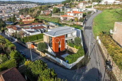 Moradia T5 para Venda em Nogueiró e Tenões