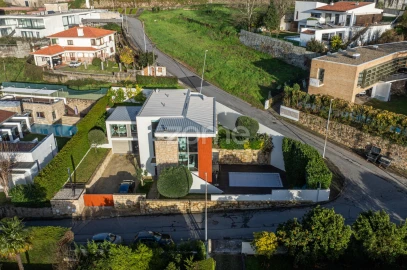 Moradia T5 para Venda em Nogueiró e Tenões