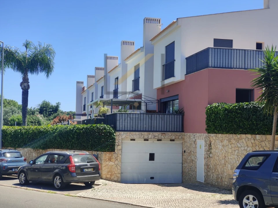 Moradia T3 para Venda em Guia Foto 2