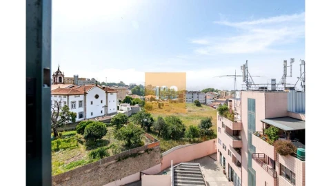 Apartamento T2 para Venda em Lordelo do Ouro e Massarelos