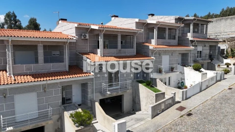 Moradia T3 para Venda em Perozelo