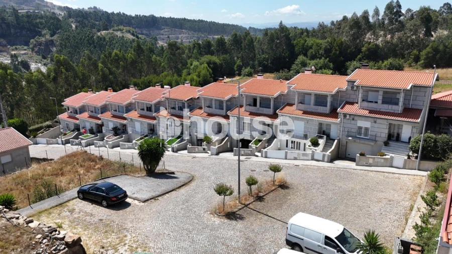Moradia T3 para Venda em Perozelo Foto 2