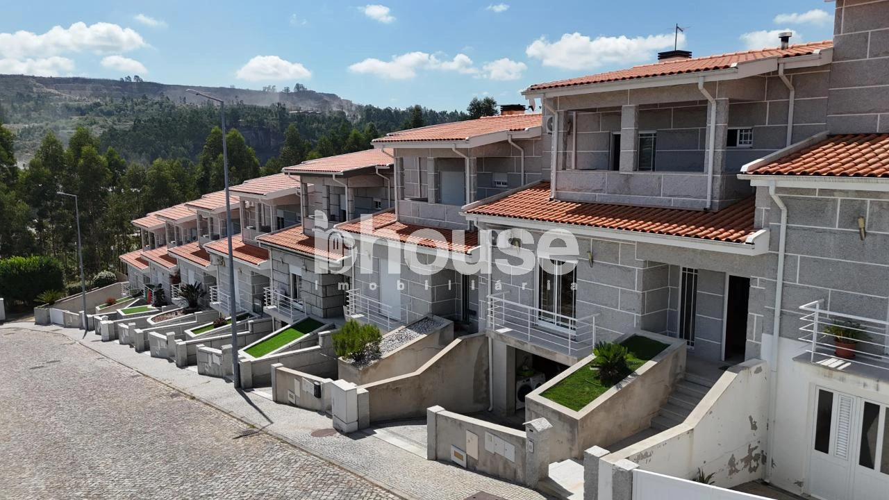 Moradia T3 para Venda em Perozelo Foto 6