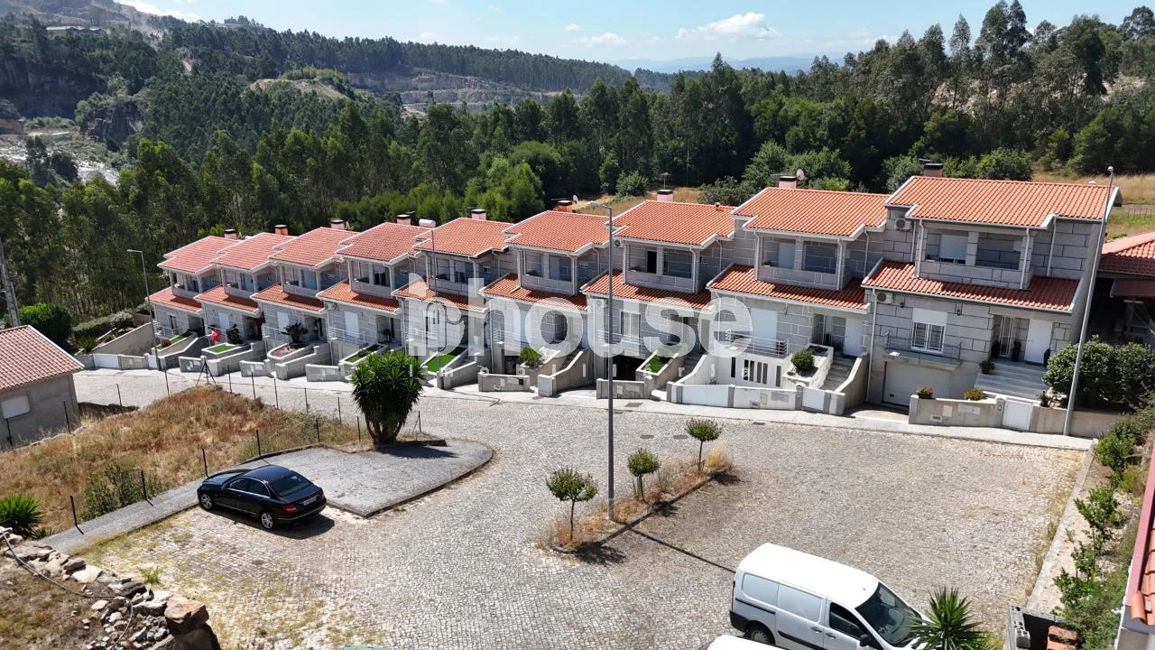 Moradia T3 para Venda em Perozelo Foto 2