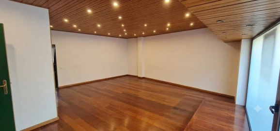 Loja para Arrendamento em Valongo