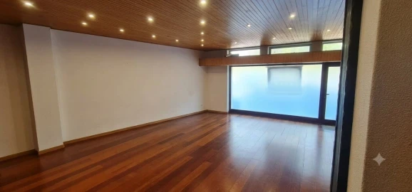 Loja para Arrendamento em Valongo