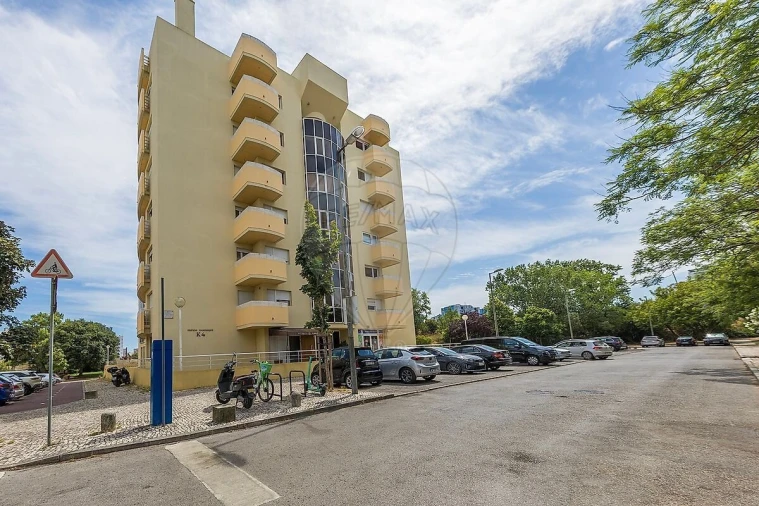Apartamento T2 para Venda em Lumiar Foto 3