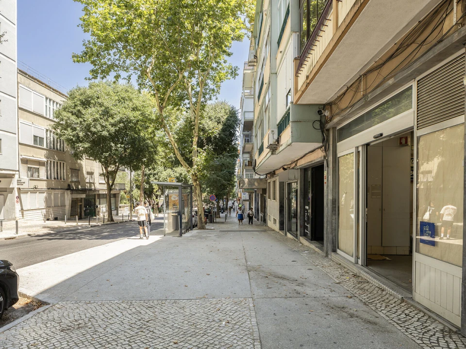 Loja para Arrendamento em Benfica Foto 18