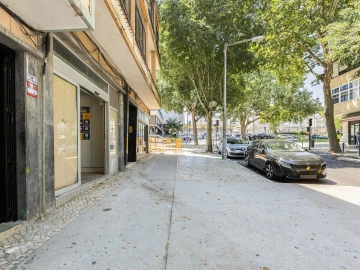 Loja para Arrendamento em Benfica