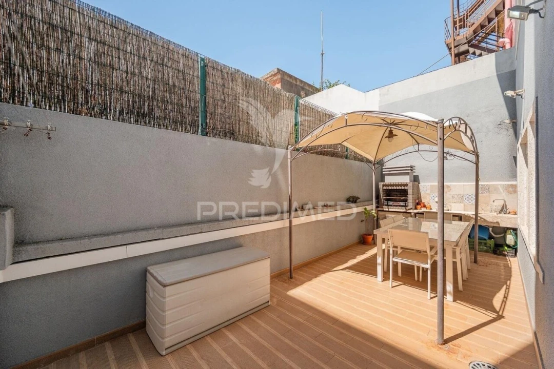 Apartamento T2 para Venda em Campolide Foto 24