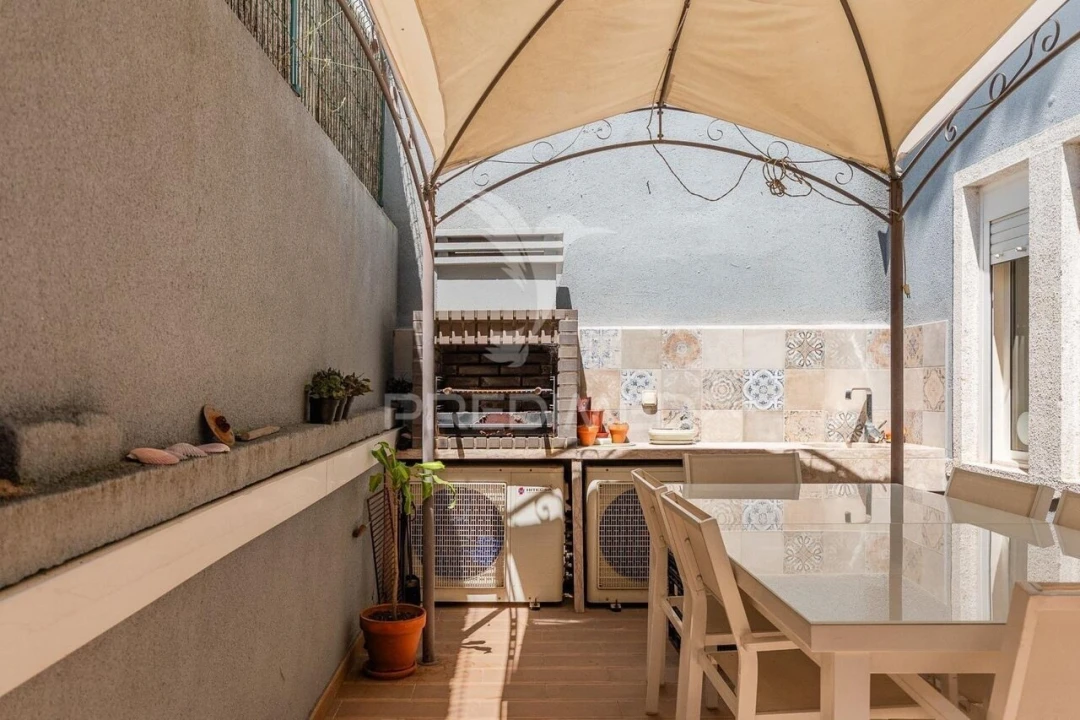 Apartamento T2 para Venda em Campolide Foto 25
