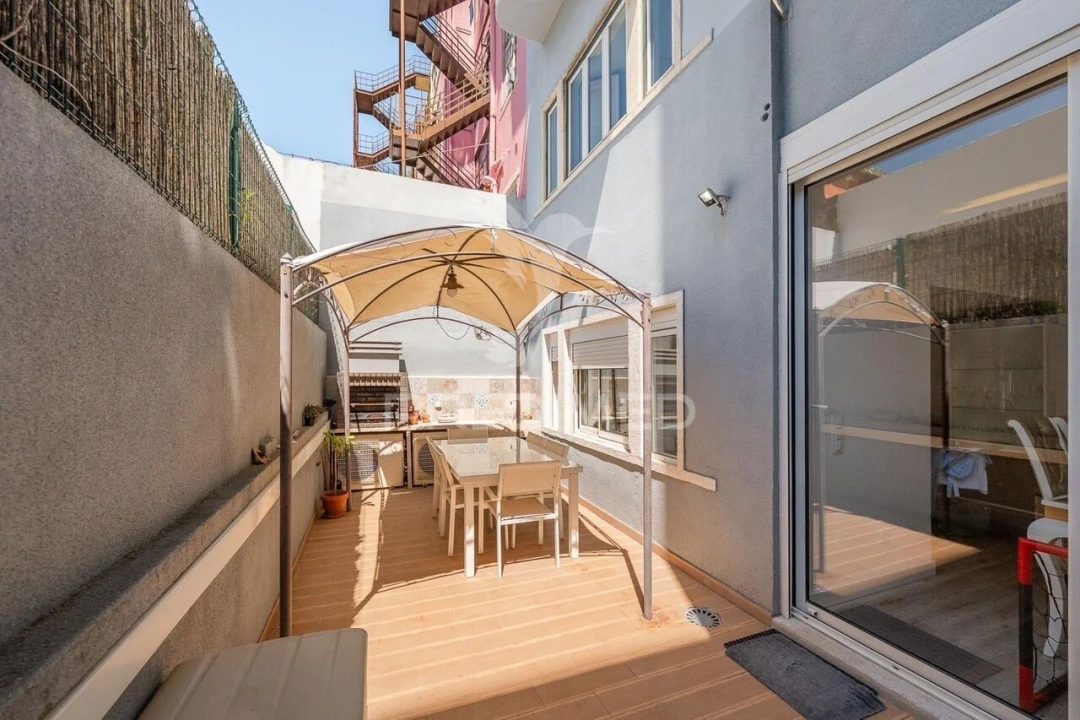 Apartamento T2 para Venda em Campolide Foto 26