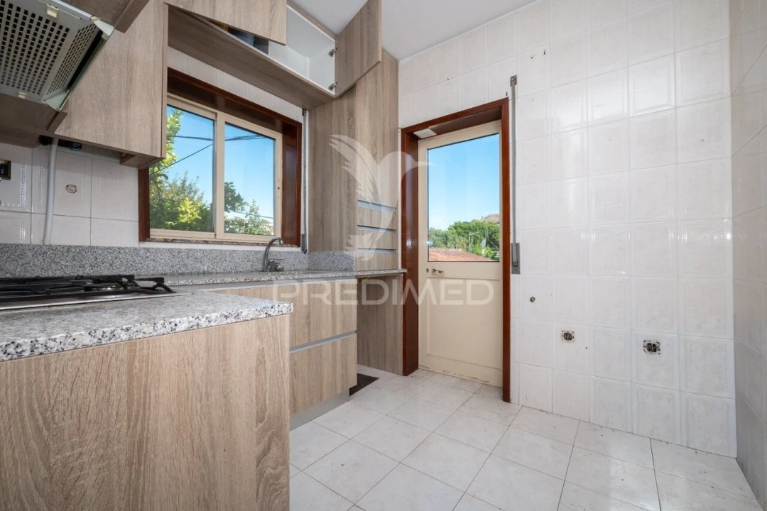Moradia T2 para Venda em Urgezes Foto 3