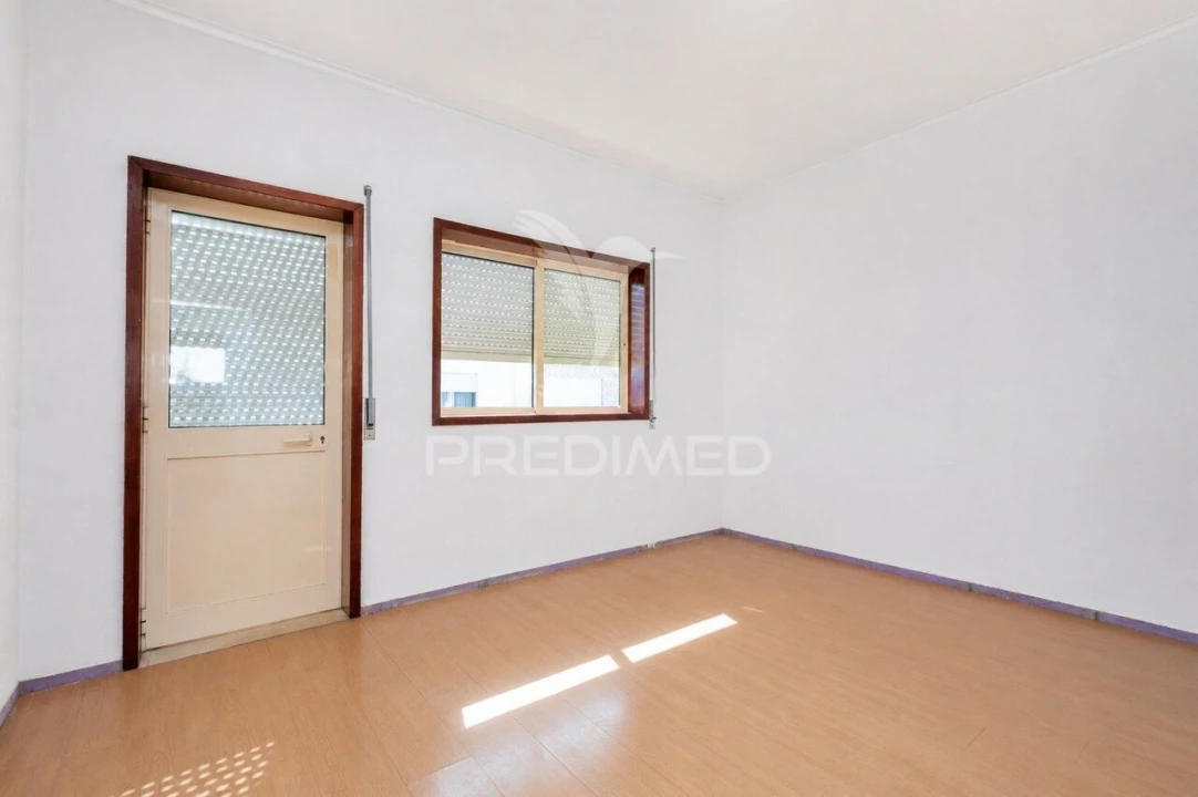 Moradia T2 para Venda em Urgezes Foto 7