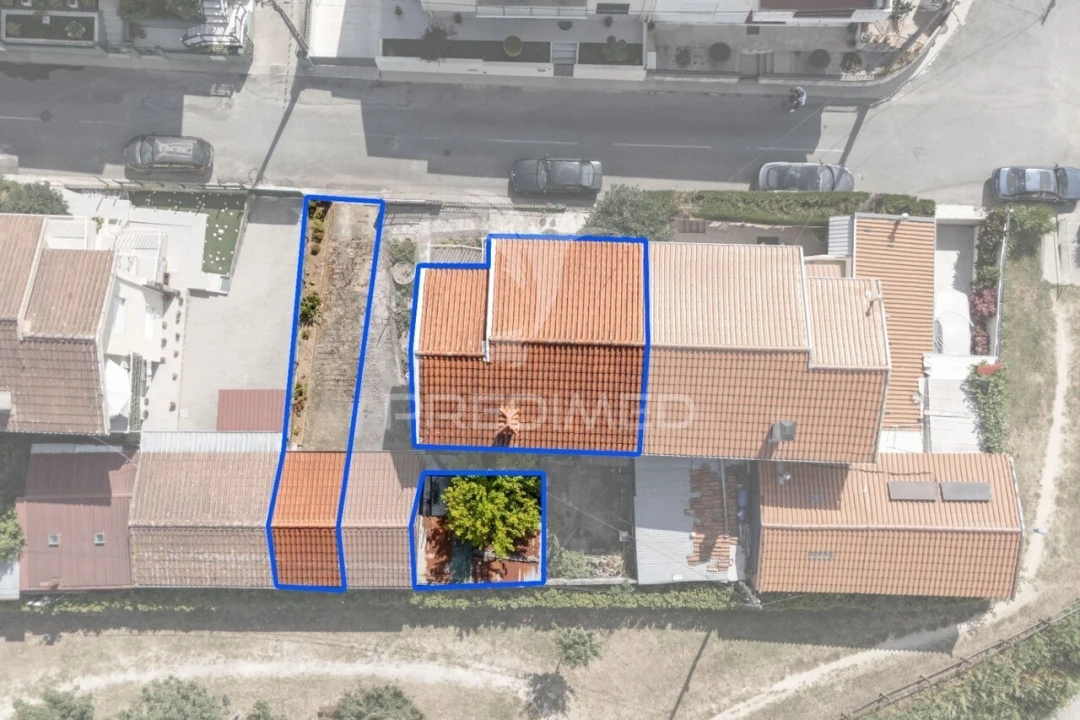 Moradia T2 para Venda em Urgezes Foto 4