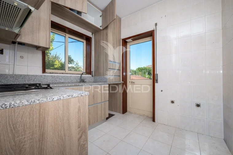 Moradia T2 para Venda em Urgezes Foto 3