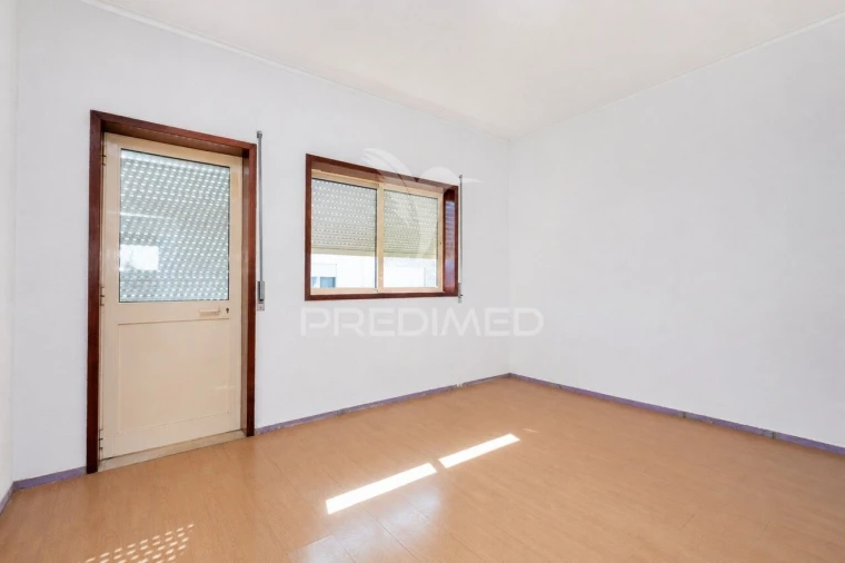 Moradia T2 para Venda em Urgezes Foto 7