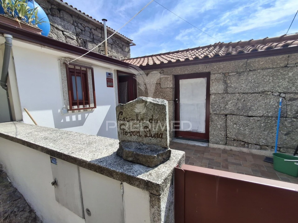 Moradia T2 para Venda em Aboim da Nóbrega e Gondomar Foto 1