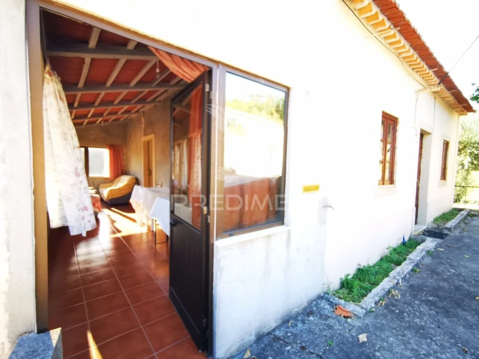 Moradia T3 para Venda em Chãos Foto 1