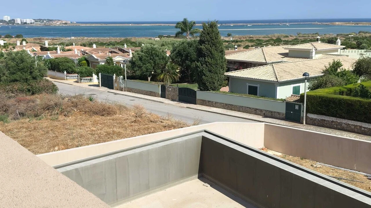 Moradia T4 para Venda em Odiaxere Foto 18