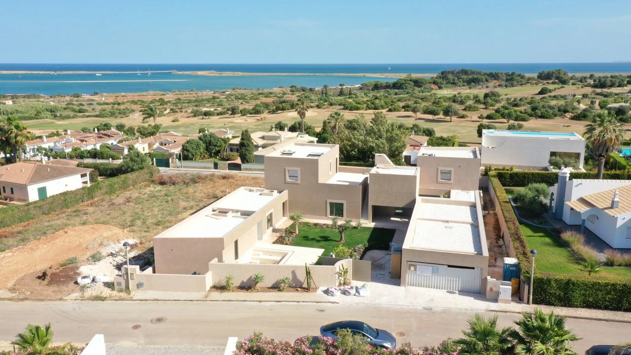 Moradia T4 para Venda em Odiaxere Foto 6