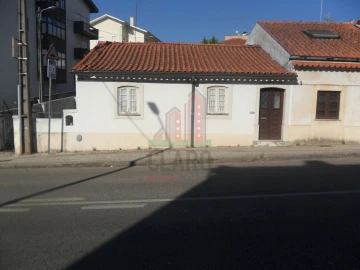 Moradia T2 para Venda em Santo Antonio dos Olivais