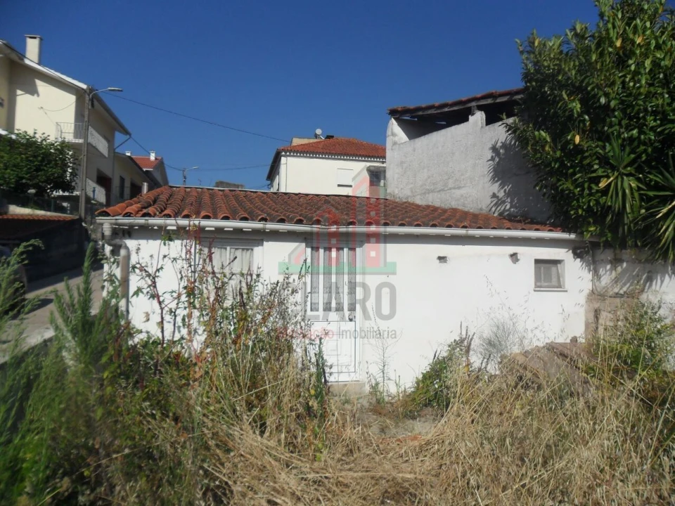 Moradia T2 para Venda em Santo Antonio dos Olivais Foto 18