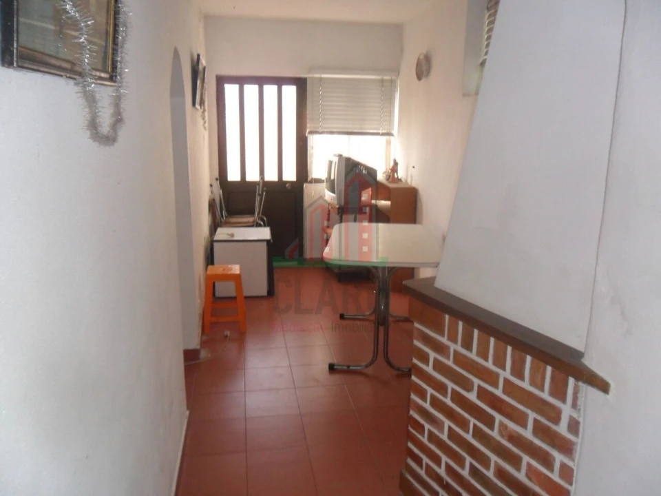 Moradia T2 para Venda em Santo Antonio dos Olivais Foto 6