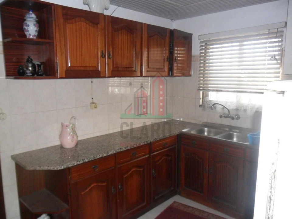 Moradia T2 para Venda em Santo Antonio dos Olivais Foto 3