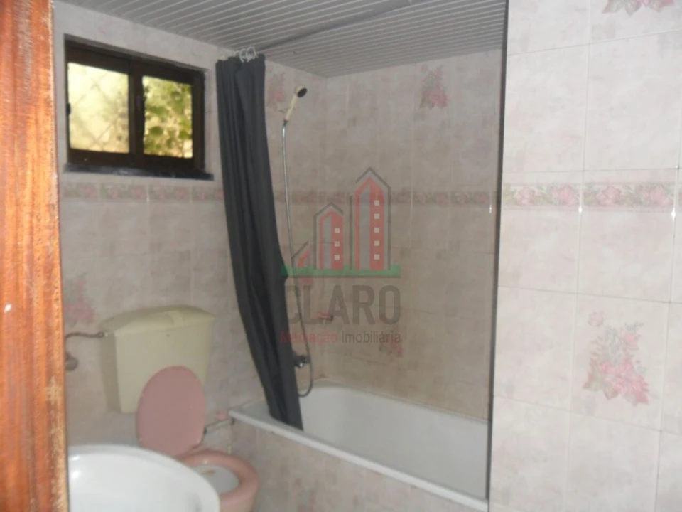 Moradia T2 para Venda em Santo Antonio dos Olivais Foto 10