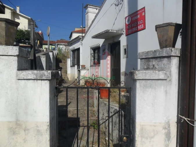 Moradia T2 para Venda em Santo Antonio dos Olivais Foto 19