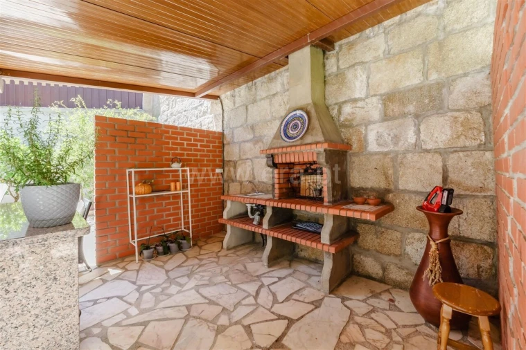 Moradia T4 para Venda em Tortosendo Foto 2