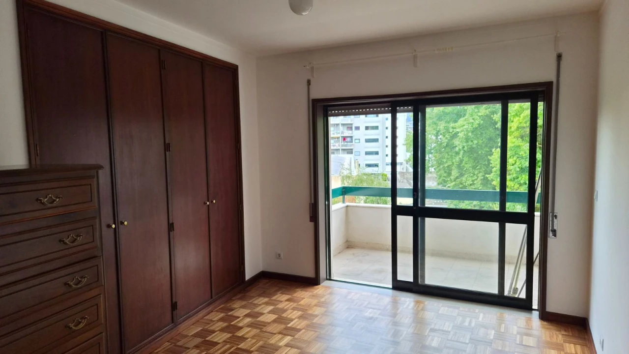 Apartamento T1 para Arrendamento em Paranhos Foto 5