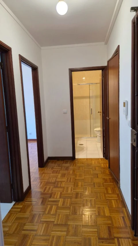 Apartamento T1 para Arrendamento em Aldoar, Foz do Douro e Nevogilde