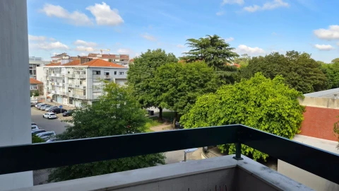 Apartamento T1 para Arrendamento em Aldoar, Foz do Douro e Nevogilde