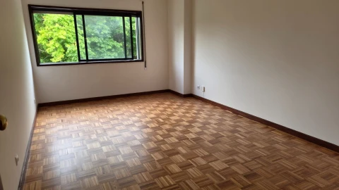 Apartamento T1 para Arrendamento em Paranhos
