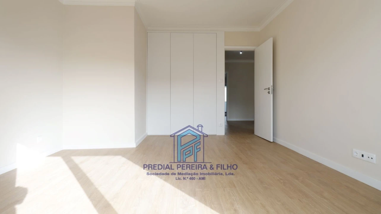 Apartamento T5 para Venda em Cidade da Maia Foto 15