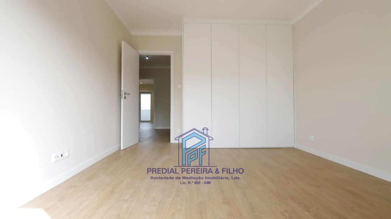 Apartamento T5 para Venda em Cidade da Maia Foto 17