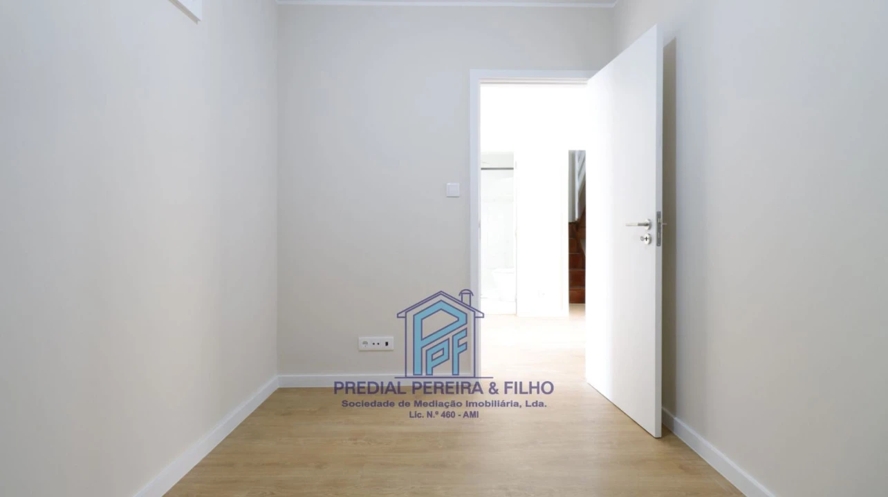 Apartamento T5 para Venda em Cidade da Maia Foto 21
