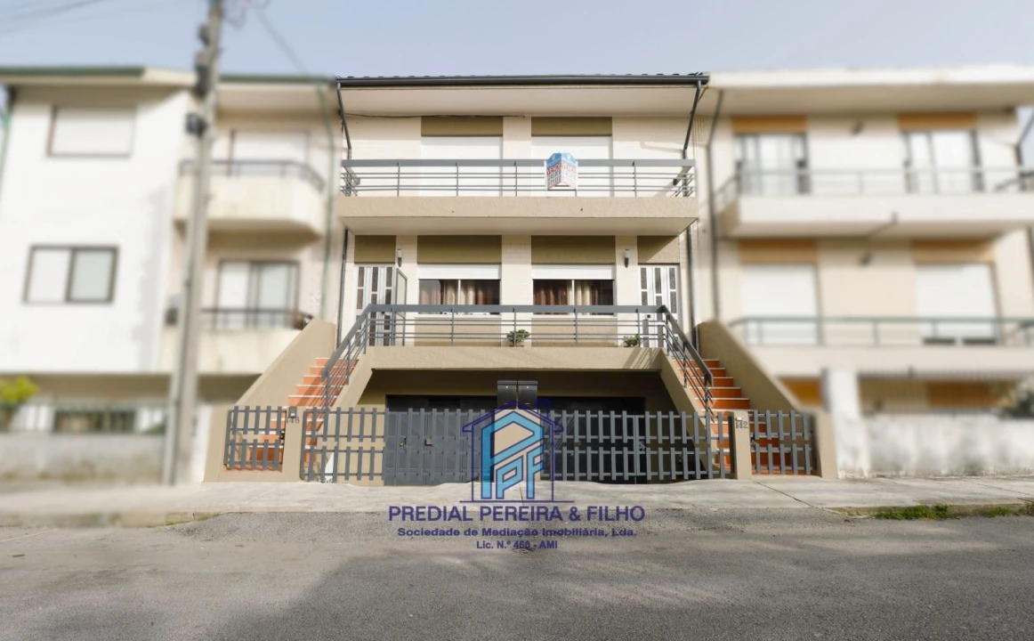 Apartamento T5 para Venda em Cidade da Maia Foto 1