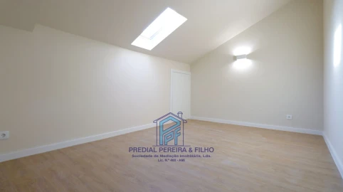 Apartamento T5 para Venda em Cidade da Maia