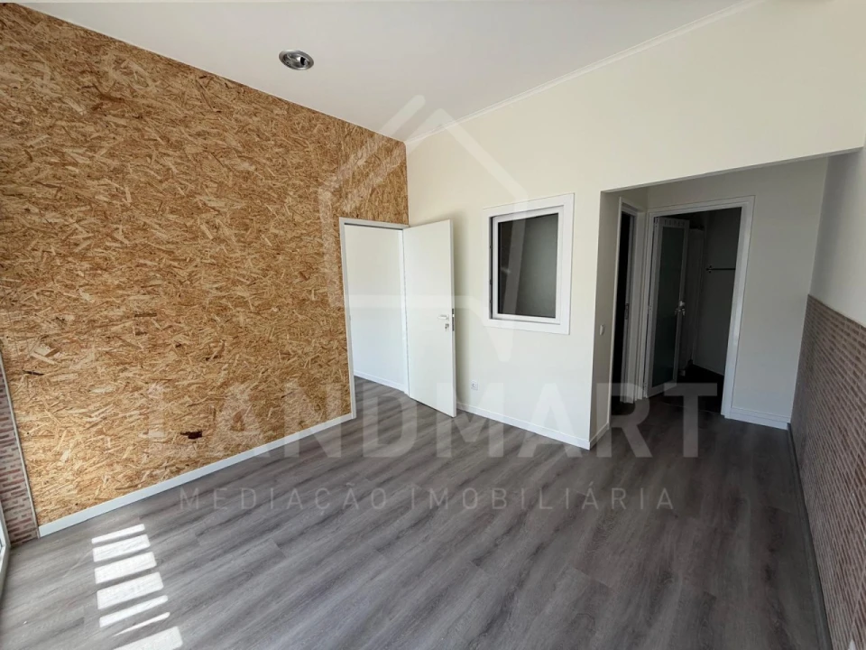 Apartamento T3 para Venda em Turquel Foto 1
